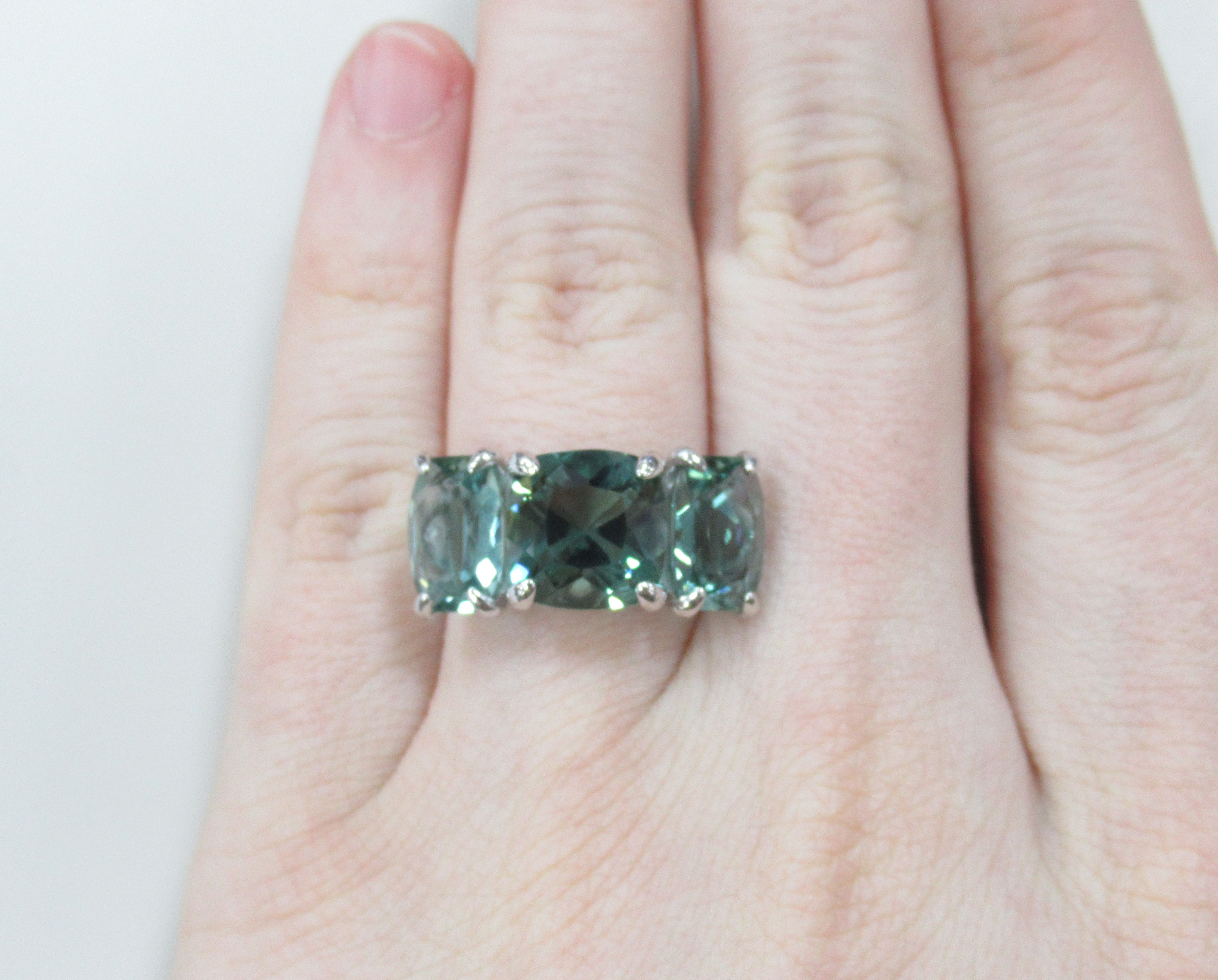 Серебряное кольцо с празиолитами